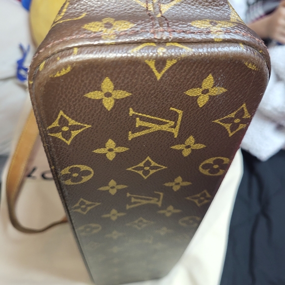 Louis Vuitton Brown Monogram Shoulder Bag - Picture 5 of 16